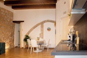 Fridge, microwave, stovetop, coffee/tea maker - Living Ortigia (Siracusa)