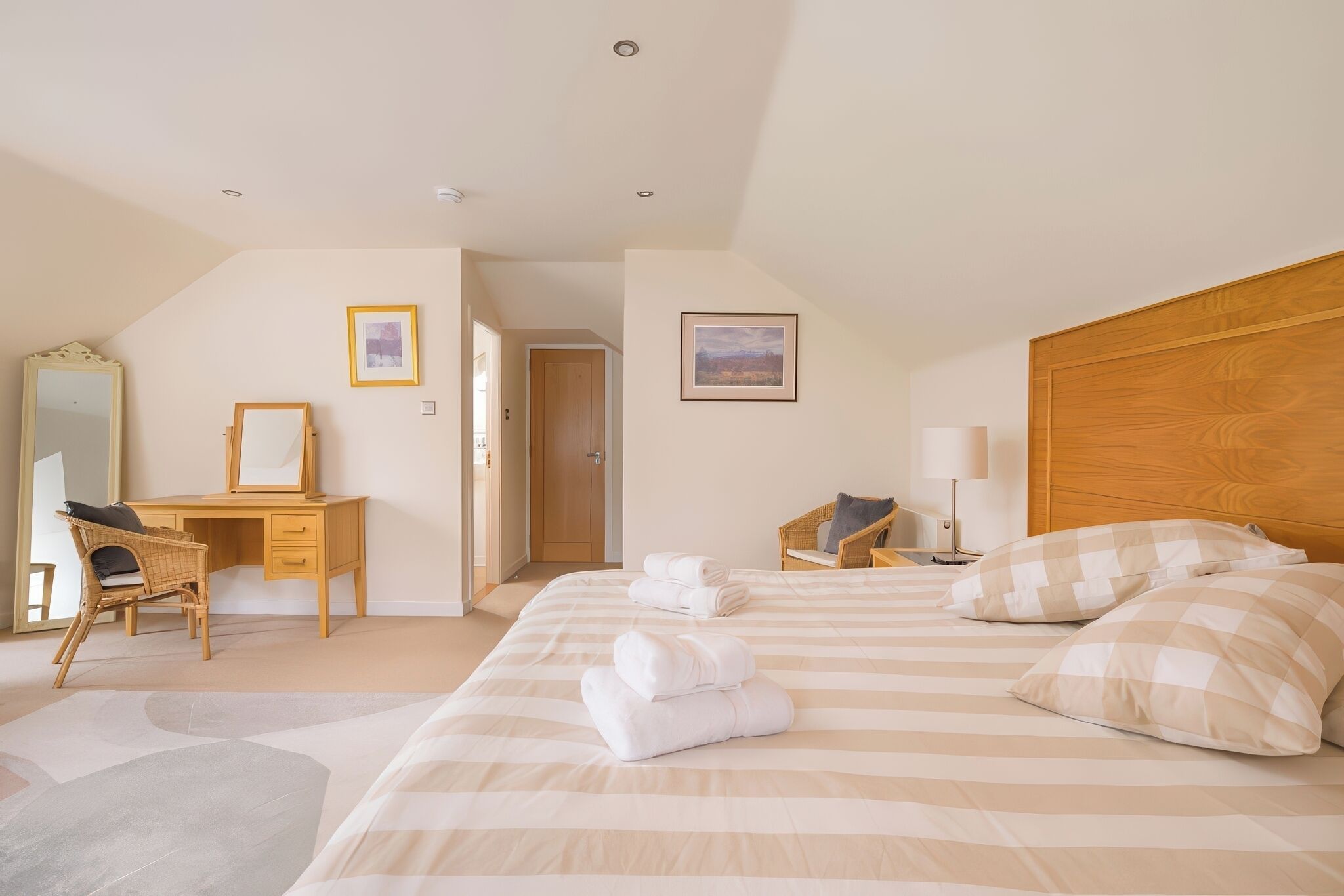 3 bedrooms, individually decorated, individually furnished, free WiFi