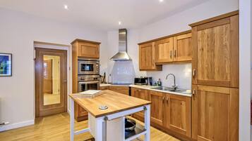 Dishwasher, cookware/dishes/utensils