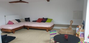 5 bedrooms, iron/ironing board, travel crib, WiFi