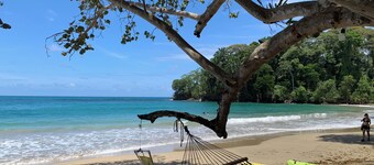 Spacious 4-bedroom house with WiFi Playa Chiquita