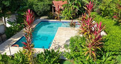 Spacious 4-bedroom house with WiFi Playa Chiquita