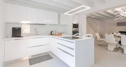 The White House: business & charm