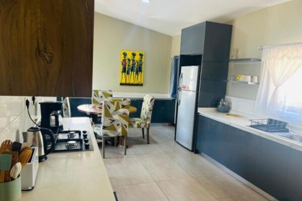 Private kitchen - Grey Lavender – A Comfortable Holiday Home in Chelston, Lusaka (Eastern Province)