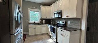 Modern Lakeview Studio / Peaceful Executive Retreat near Charleston, SC