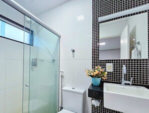 Villa | Bad | Dusj og håndklær