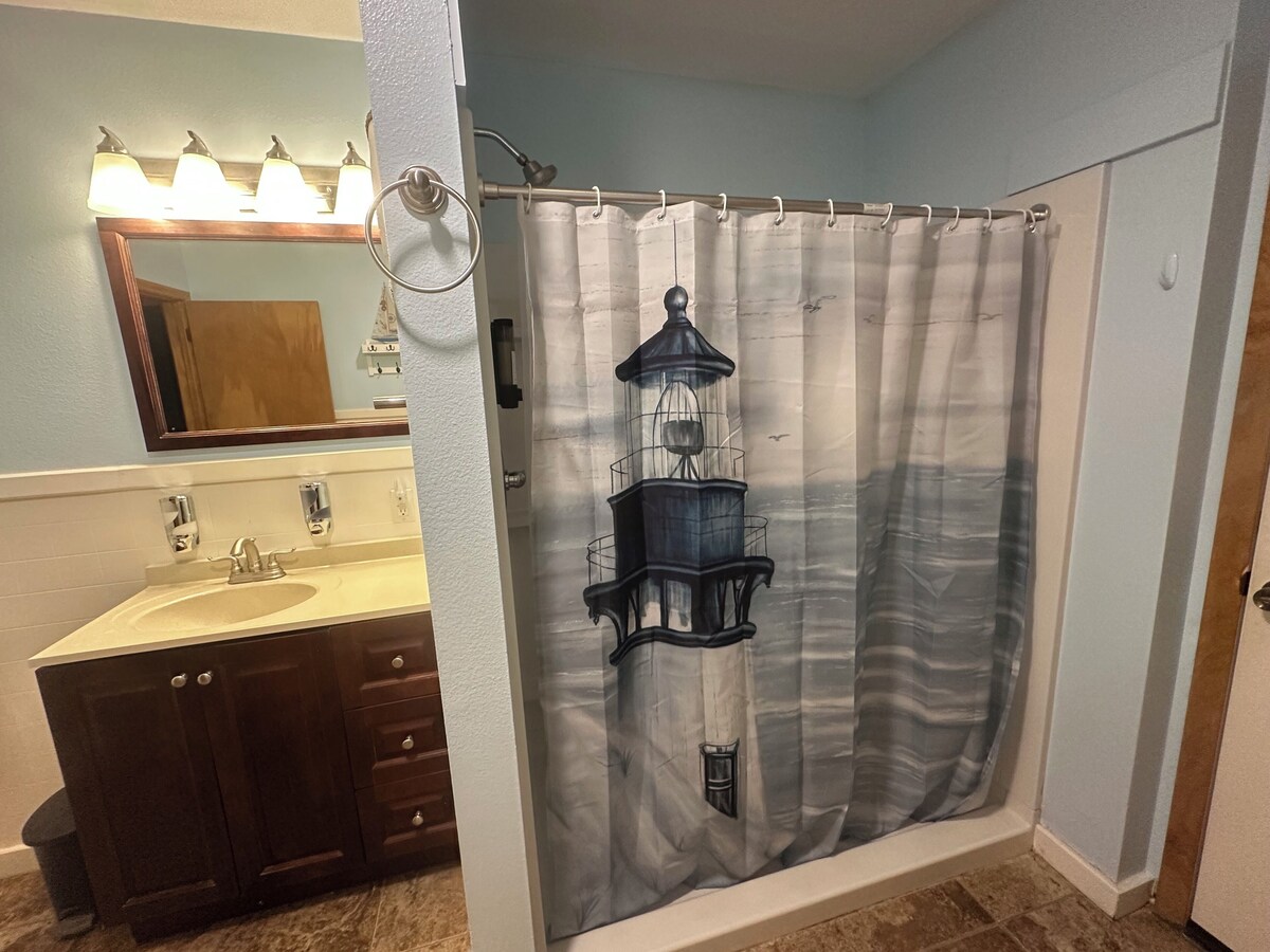 Photo 4 of 2-bedroom house in Destin with WiFi, AC, golf cart, minutes away from the beach