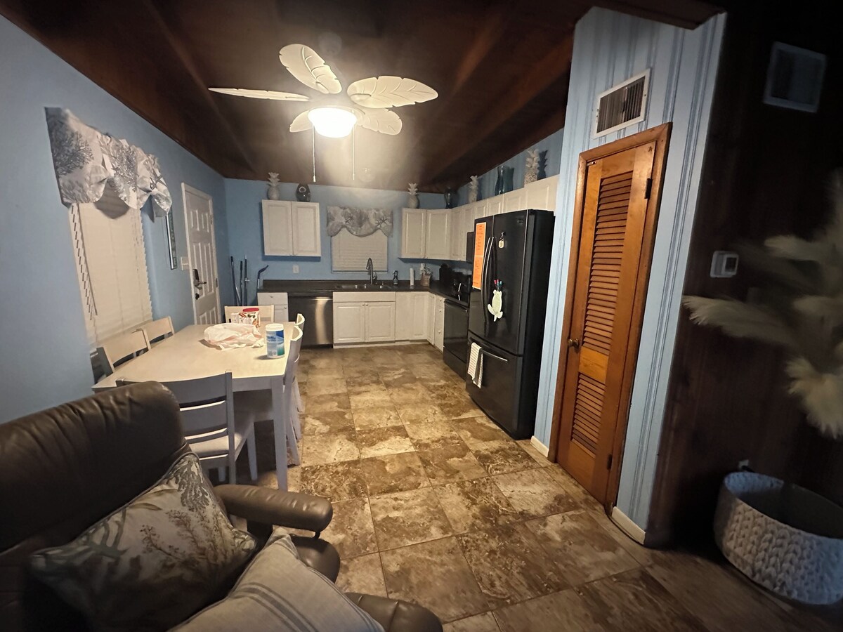 Photo 6 of 2-bedroom house in Destin with WiFi, AC, golf cart, minutes away from the beach