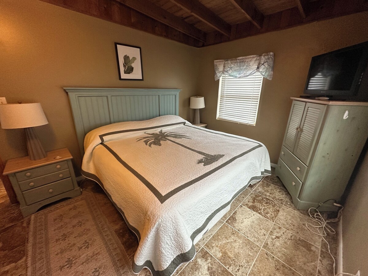 Photo 2 of 2-bedroom house in Destin with WiFi, AC, golf cart, minutes away from the beach