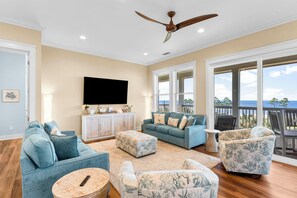 하우스, 전용 수영장, 바다 전망 | 거실 공간 | 디지털 채널 시청이 가능한 75인치 스마트 TV, 넷플릭스, 훌루