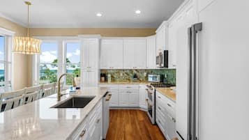 House, Private Pool, Ocean View | Private kitchen | Full-size fridge, microwave, oven, stovetop