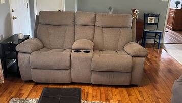 Smart TV, fireplace, DVD player