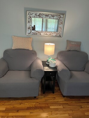 Smart TV, fireplace, DVD player