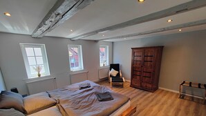 5 soverom, skrivebord, reiseseng for barn og wi-fi