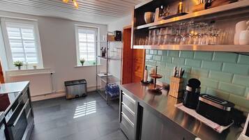 Kühlschrank, Ofen, Herdplatte, Geschirrspüler