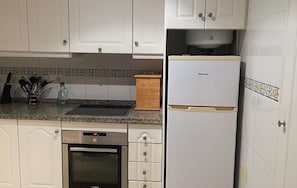 House | Private kitchen | Fridge, microwave, oven, stovetop
