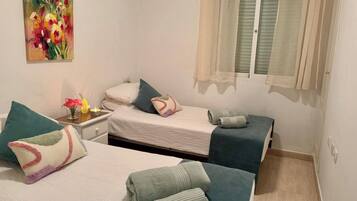 3 dormitorios, tabla de planchar con plancha, wifi gratis y ropa de cama