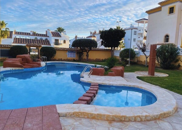 House | Pool
