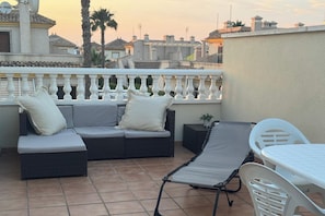 Outdoor dining - 3 Bed Villa Sleeps 6 -shared Pool -private Terrace (Orihuela)