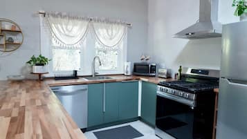 Microonde, forno, piano cottura, lavastoviglie