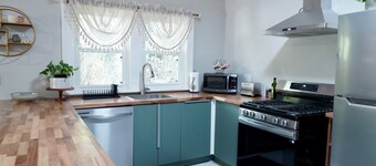 Cozy Modern 2 Bedroom House Near Downtown Cincinnati in Historic Westwood