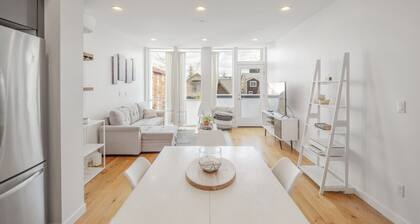 Modern West Seattle 1BR, Rooftop + Walk to Beach