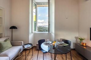 Appartamento, vista piscina | Sala da pranzo