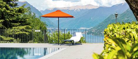Apartment, Poolblick | Hochwertige Bettwaren, Daunenbettdecken, Bügeleisen/Bügelbrett