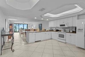 Kühlschrank, Ofen, Herdplatte, Geschirrspüler