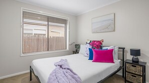 3 chambres, fer et planche à repasser, Wi-Fi, draps fournis