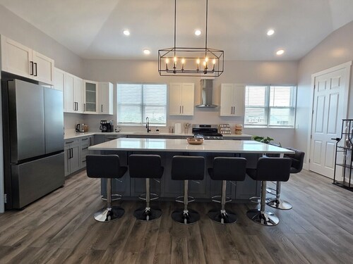 Modern Coastal Escape With Pool Walk to Beach