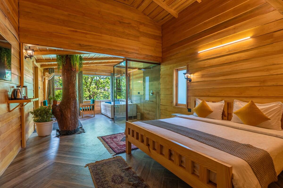 Duplex Jacuzzi Suite (Lake View) | Meja, ruang kerja komputer riba, langsir/tirai gelap terus 
