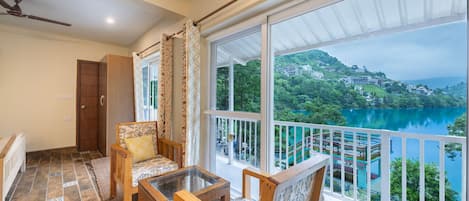 Chambre Quadruple Familiale, balcon, vue lac | Vue sur le lac