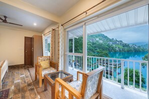 Chambre Quadruple Familiale, balcon, vue lac | Vue sur le lac