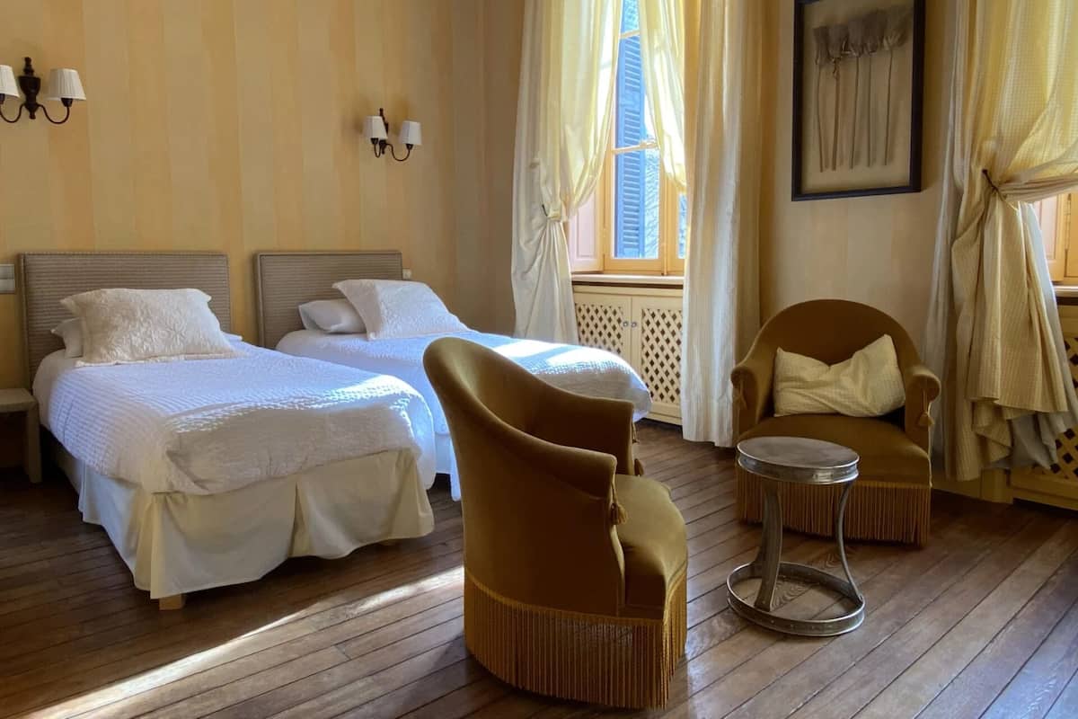 Classic házikó, kilátással a medencére | Nappalirész