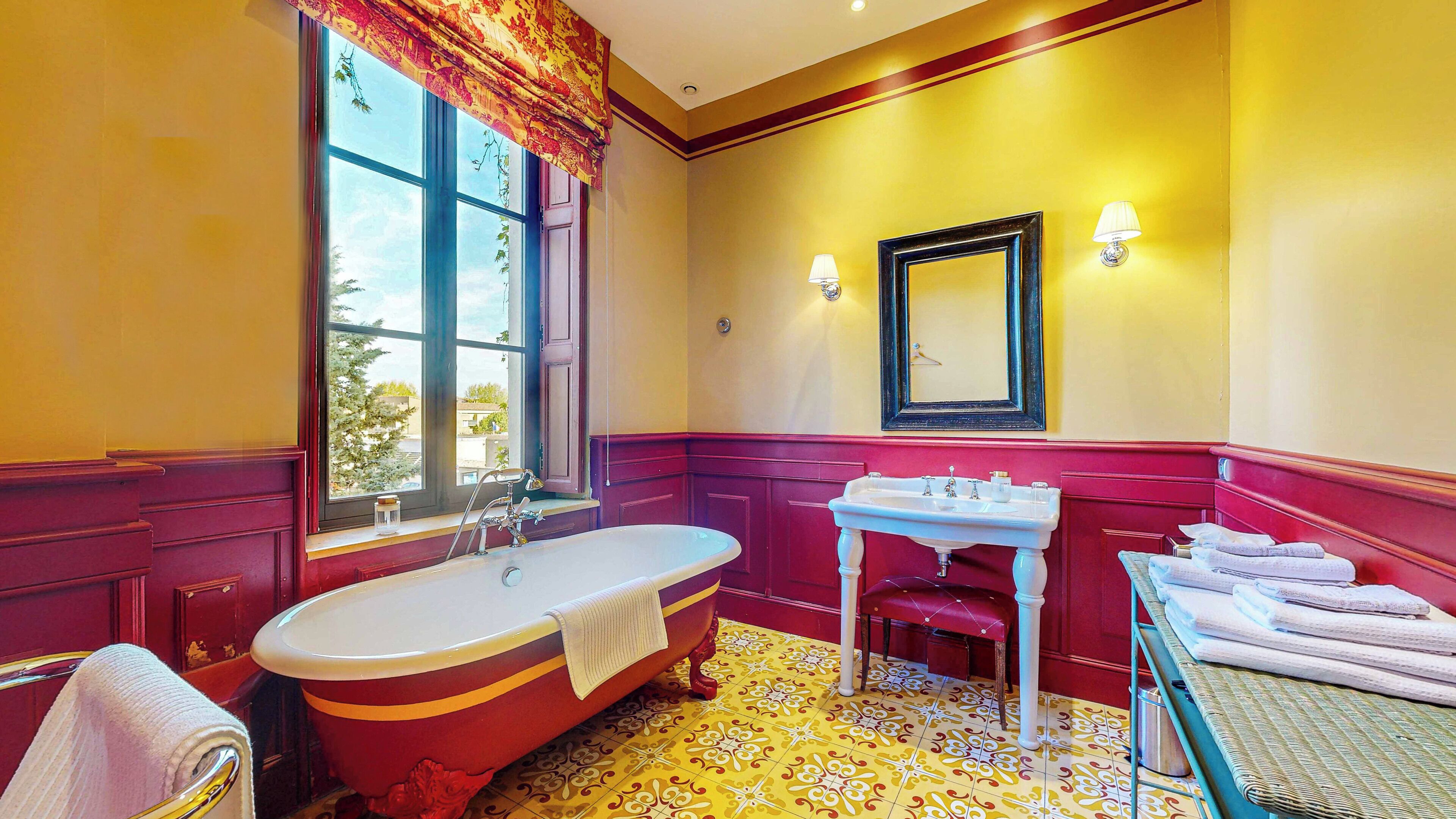 Secador de pelo, toallas, jabón, shampoo