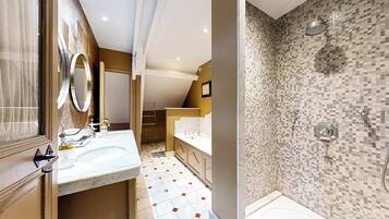 Un baño con lavamanos de mármol, ducha con mosaicos y suelo de baldosas.