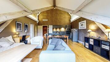 Een minibar, een kluis op de kamer, geluiddichte muren