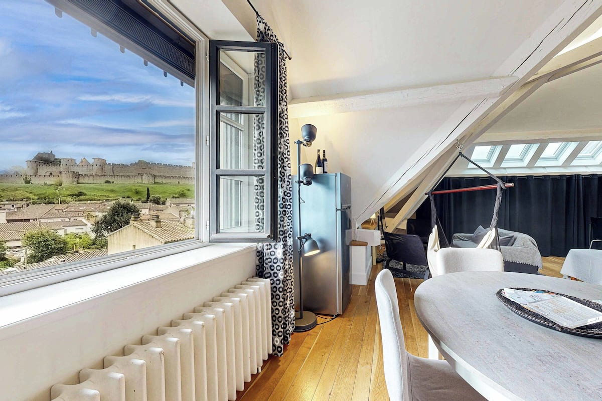 LED-televisio, Netflix, kirjoja, suoratoistopalvelut