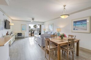 Interior - 1803 Bluff Villas: 1 Bedroom. 1 Bathroom. Sleeps 4. (Hilton Head Island)