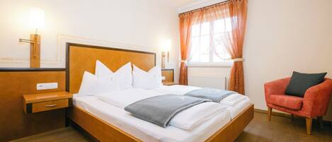 Caja de seguridad en la habitación y escritorio