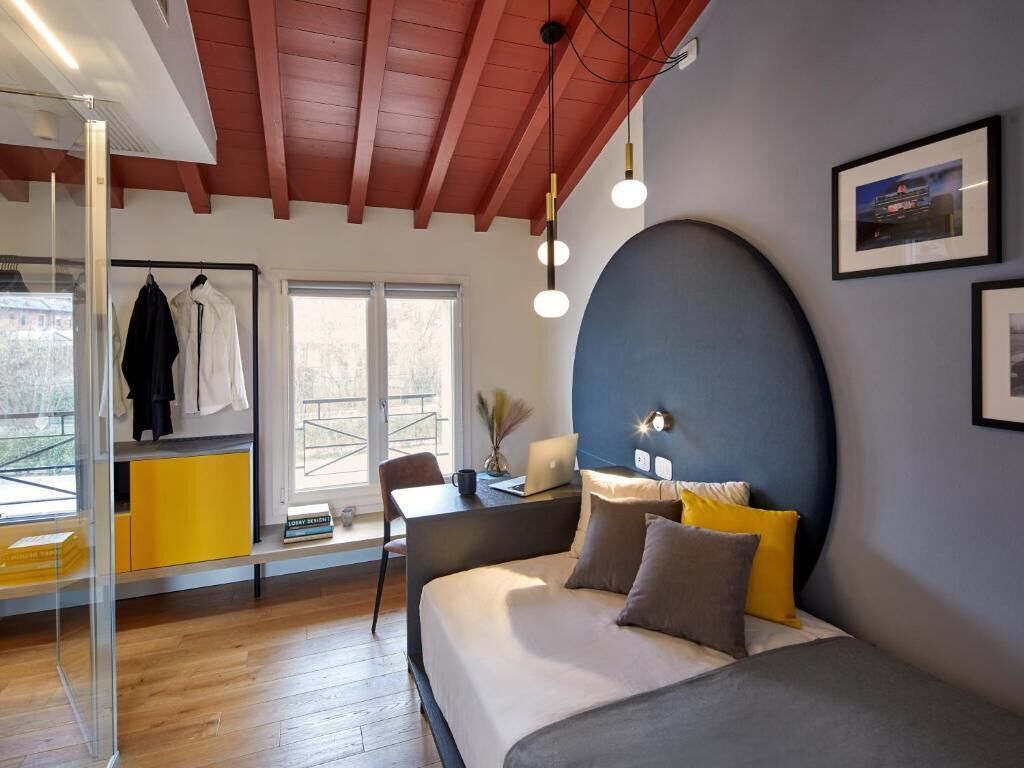 Deluxe Single Room | In-room safe, desk, laptop workspace, blackout drapes