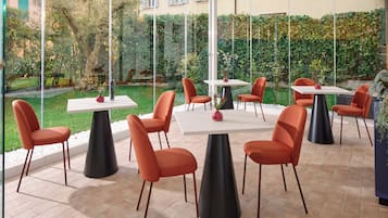 每日供應全套早餐 (每人 EUR13)