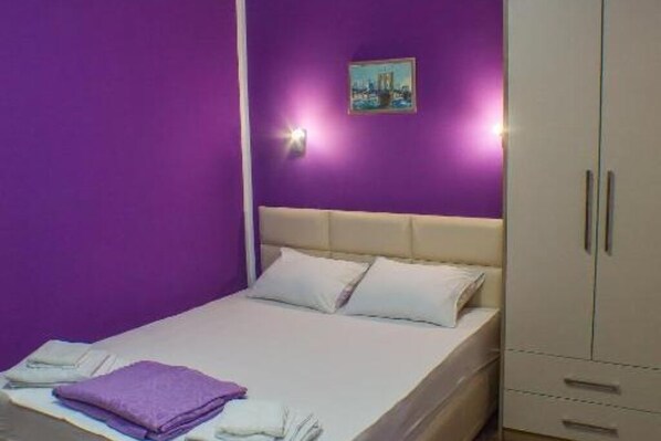 1 bedroom, WiFi, bed sheets