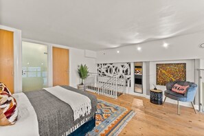 3 bedrooms, iron/ironing board, WiFi, bed sheets - The Artists Duplex of Central Nottingham (Nottingham)