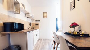 茶具/咖啡用具、冰箱、微波炉、烤箱