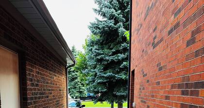 Private, Cozy & Pet Friendly 2 Bedroom+1 Bath Apartment
