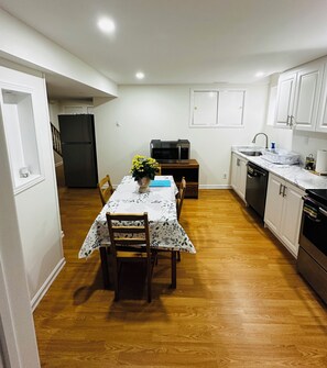 Dining - Private, Cozy & Pet Friendly 2 Bedroom+1 Bath Apartment (Brampton)