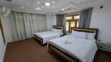 Deluxe Double Room, Mountain View | Soundproofing, iron/ironing board, free WiFi