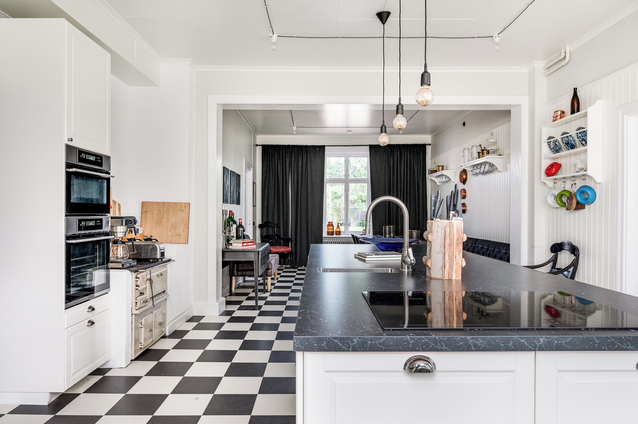 Kylskåp, mikrovågsugn, ugn och spishäll